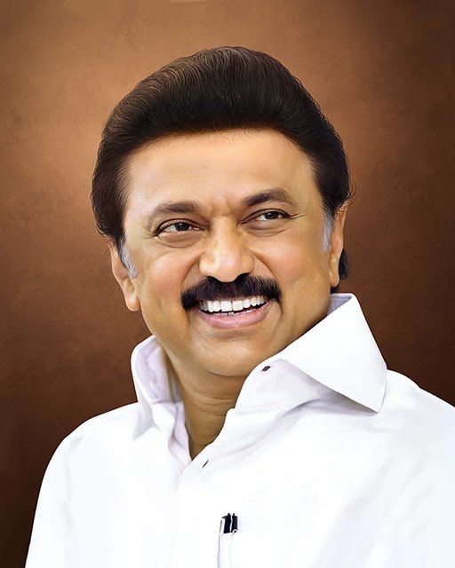 KKSelvakumaroff's tweet photo. திராவிட முன்னேற்றக் கழகத்தின் அடிமட்டத் தொண்டனாகத் தொடங்கி, இன்று தமிழகத்தை இந்தியாவிலேயே முதன்மை மாநிலமாக மாற்ற உழைக்கும் அயராத உழைப்பாளி.

"மக்களைத் தேட��� மருத்துவம்" முதல் "முதலமைச்சரின் காலை உணவுத் திட்டம்" வரை, ஒவ��வொரு குடும்பத்திலும் ஒருவராக நின்று நலன் காக்கும் தலைவர்.

சமூக நீதியையும், சமத்துவத்தையும் இரு கண்களாகக் கொண்டு, மாநில உரிமைகளுக்காகத் தொடர்ந்து குரல் கொடுக்கும் தளபதி.

"சமூக நீதிப் பாதையில் சளைக்காமல் நடக்கும் சரித்திர நாயகர்.

"முத்துவேல் கருணாநிதி ஸ்டாலின் எனும் நான்..." 
என்று உறுதியேற்று, தமிழகத்தை வளர்ச்சிப் பாதையில் வழிநடத்திச் செல்லும் நமது மாண்புமிகு தமிழக முதலம��ச்சர் @mkstalin அவர்களுக்கு இனிய பிறந்ததின நல்வாழ்த்துக்கள்!

"தமிழகத்தின் வளர்ச்சிக்குத் தோள் கொடுப்போம்!