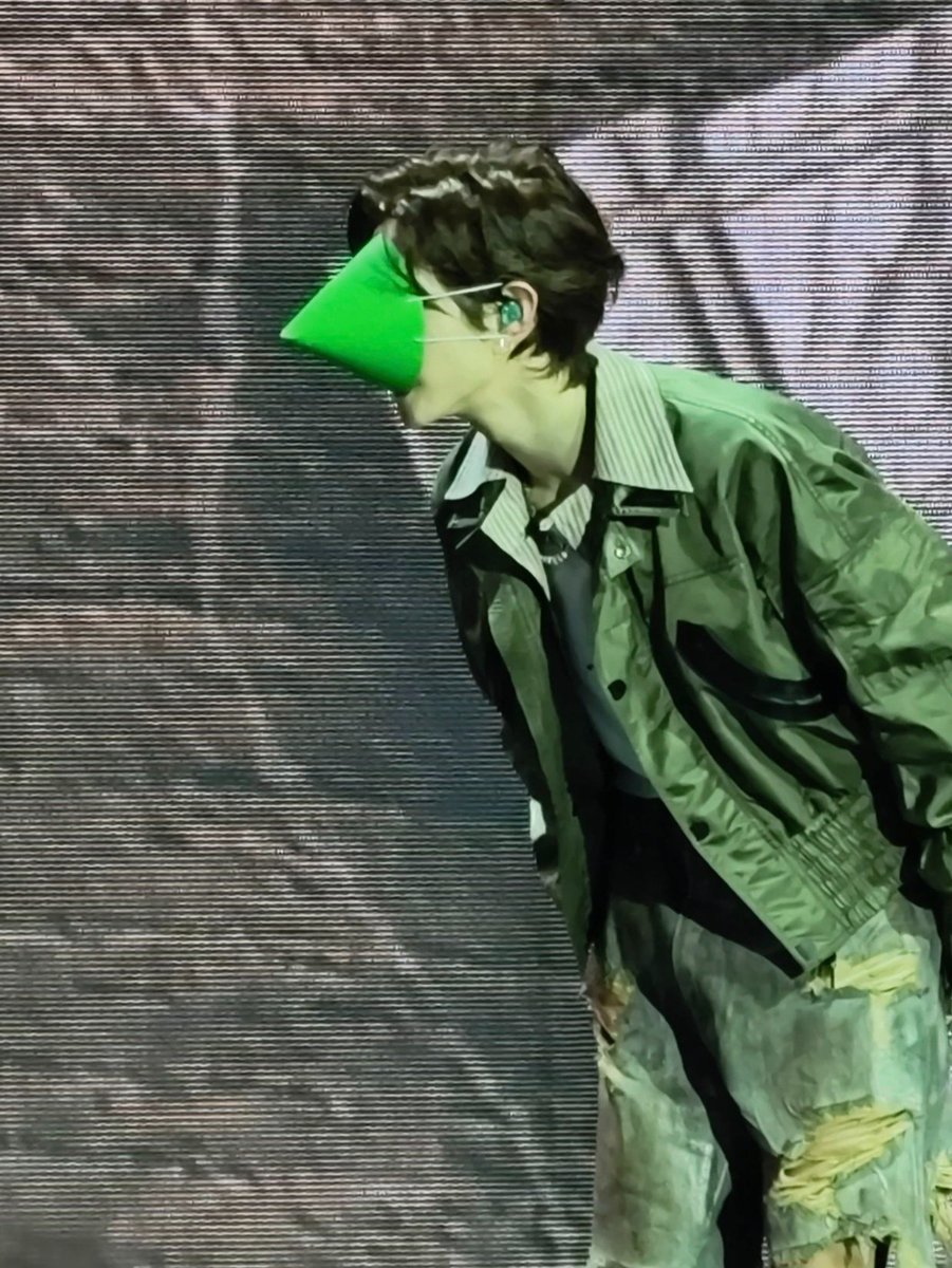 ไม่มีอะไรนะแม่ ลงรูปเฉยๆ ก็แค่ว่าวันนี้ประเทศไทยมีมาร์คแบม (อีกแล้ว) 😚