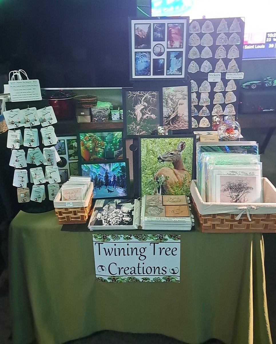 Stop by tonight at Stalley Cats for Gallery Night! Open until 11pm with art, music, and more. 😄

❤️