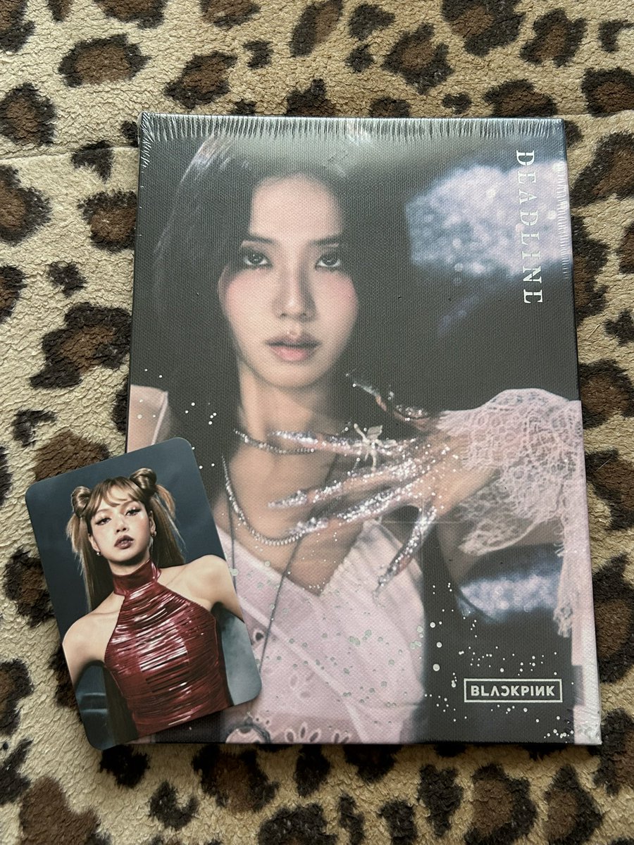 朝からBLACKPINKの「DEAD LINE」受け取ってきたぜやったー！

JISOO写真集パッケージ！相変わらず美しいですなぁ☺️

#BLACKPINK #DEADLINEbyBLACKPINK