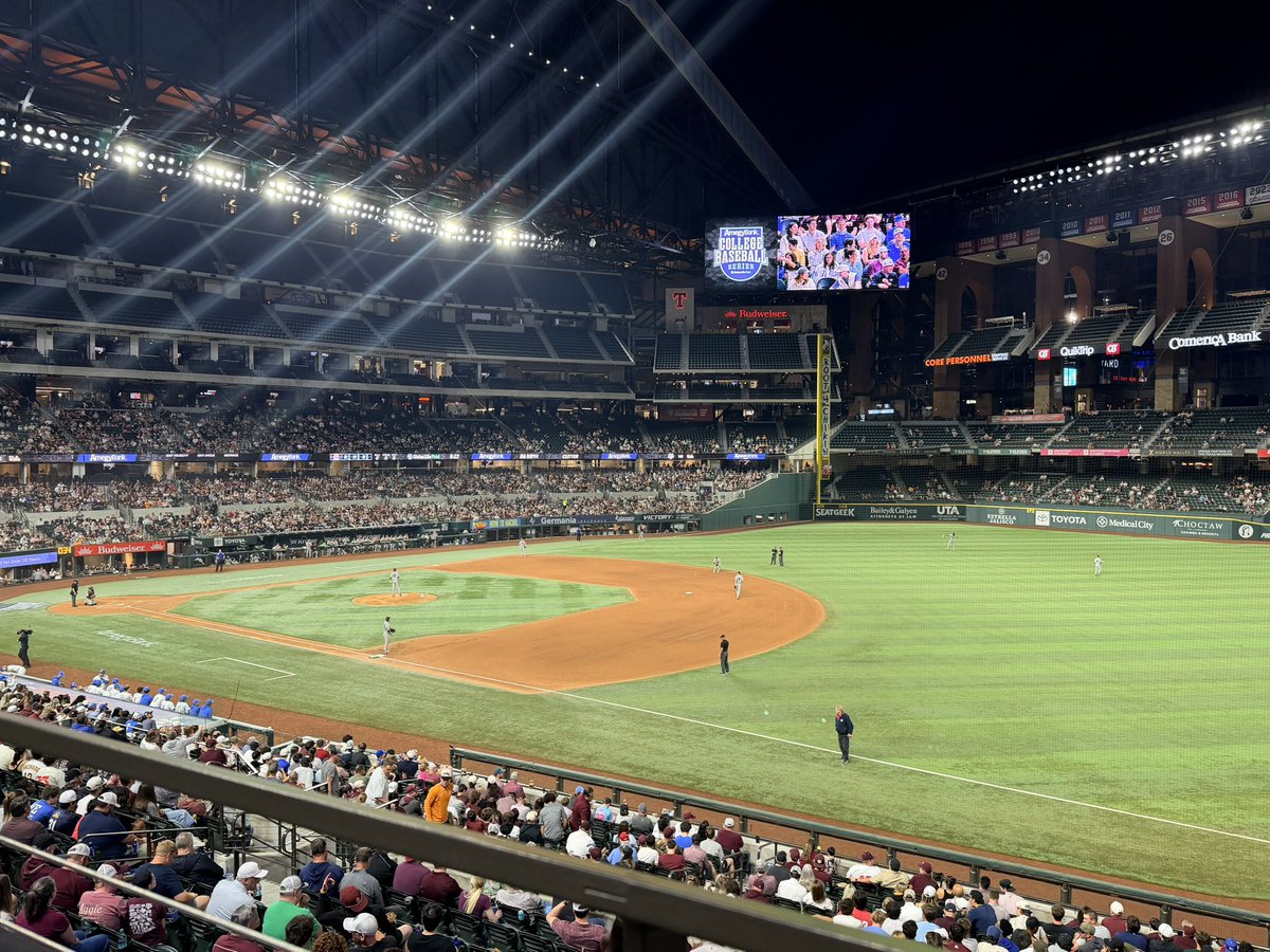 TxAg1802's tweet photo. #BTHOucla @GlobeLifeField https://t.co/a5qqx9xZqh