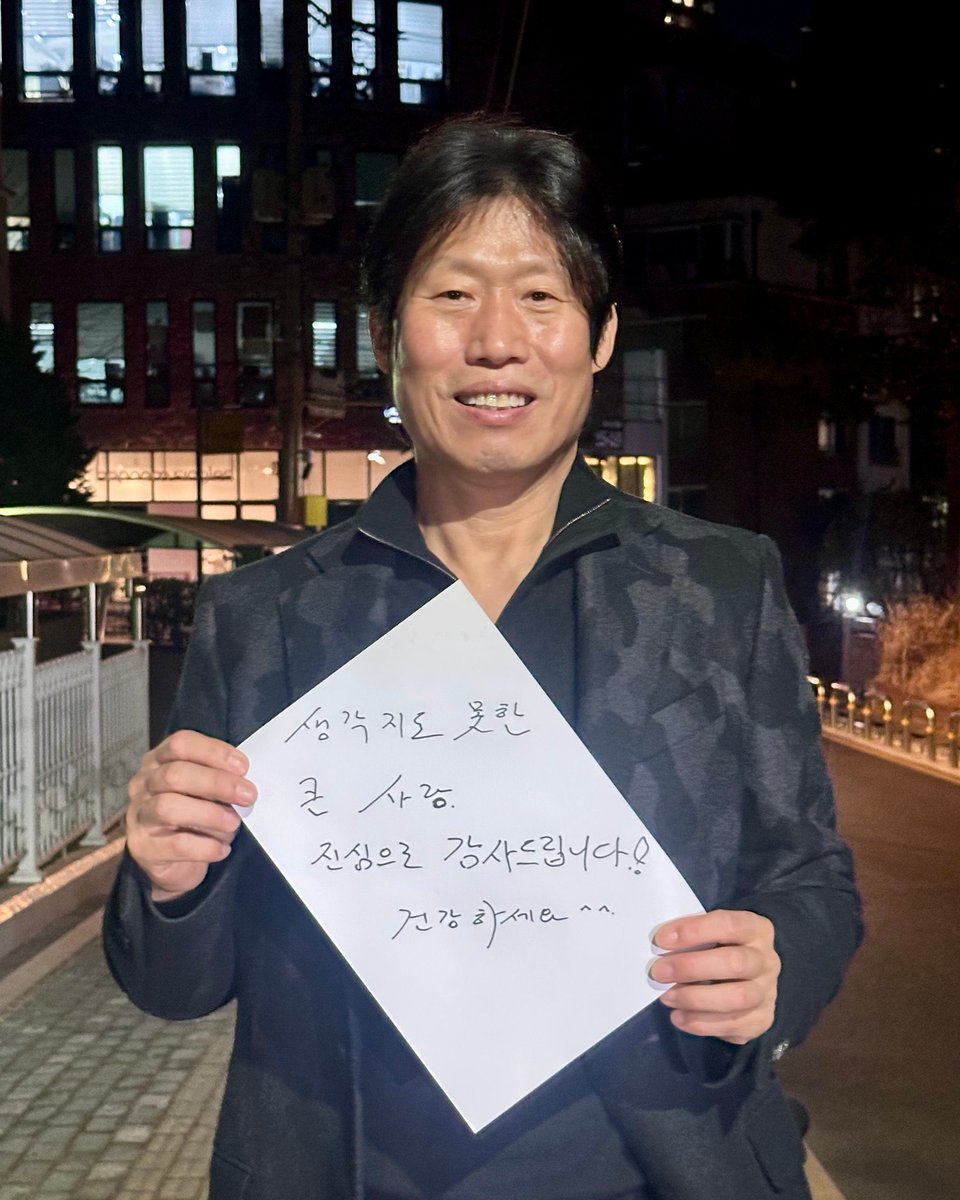 진짜 얼떨떨해보여서 족터지네ㅜㅜㅋㅋㅋㅋㅋㅋㅋㅋㅋㅋㅋㅋㅋㅋㅋㅋㅋㅋㅋㅋㅋㅋㅋㅋㅋㅋㅋ