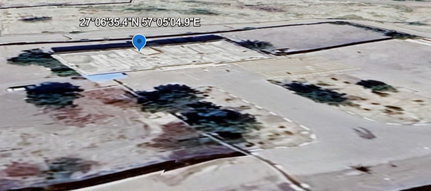 CaniGarat's tweet photo. @Charlielostie @IsraelVive1948 Creo q el video es en Irán. Coincide con la planta del lugar, los arboles, el bordillo,.. Las IAs fallan demasiado. Comparadlo con el video y juzgadlo vosotros mismos. Ahora bien, q fue un misil iraní? ni idea. El video del misil no dice nada➡️ https://t.co/UPyegNVVtr