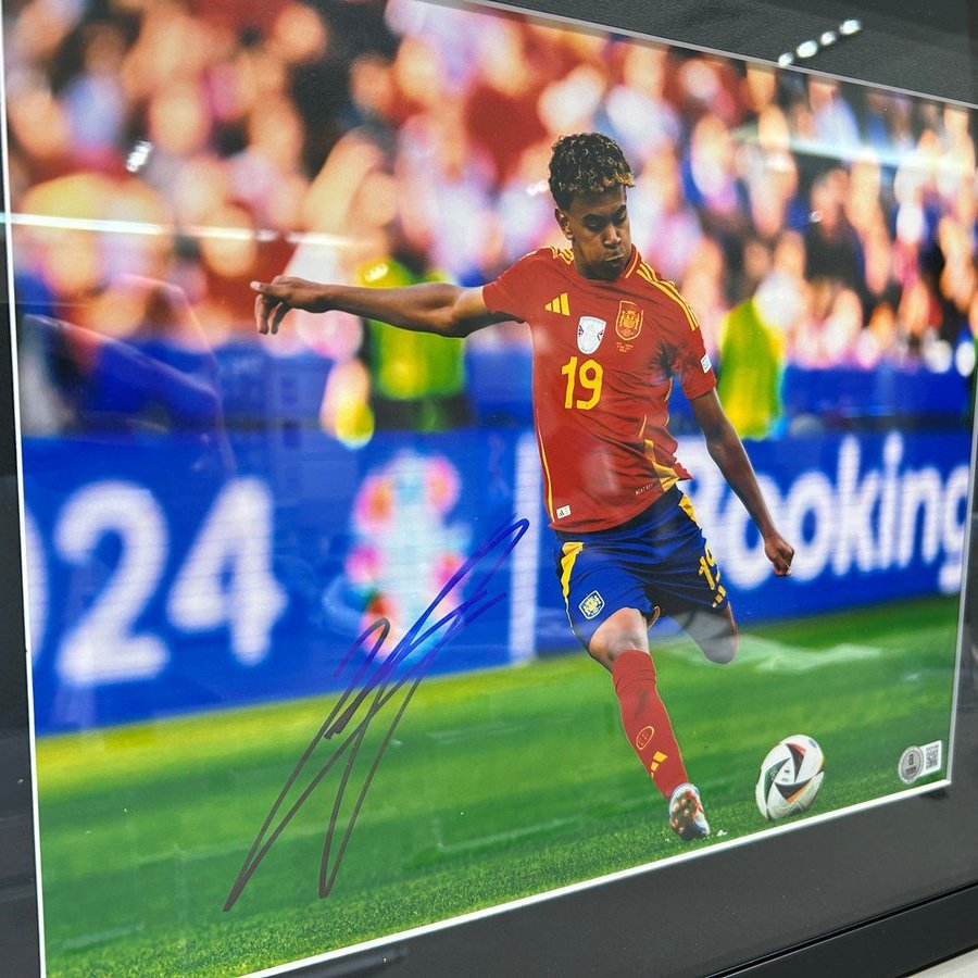 ヤマル 選手がキャリア初のハットトリック達成😊 18歳という若さで伝説