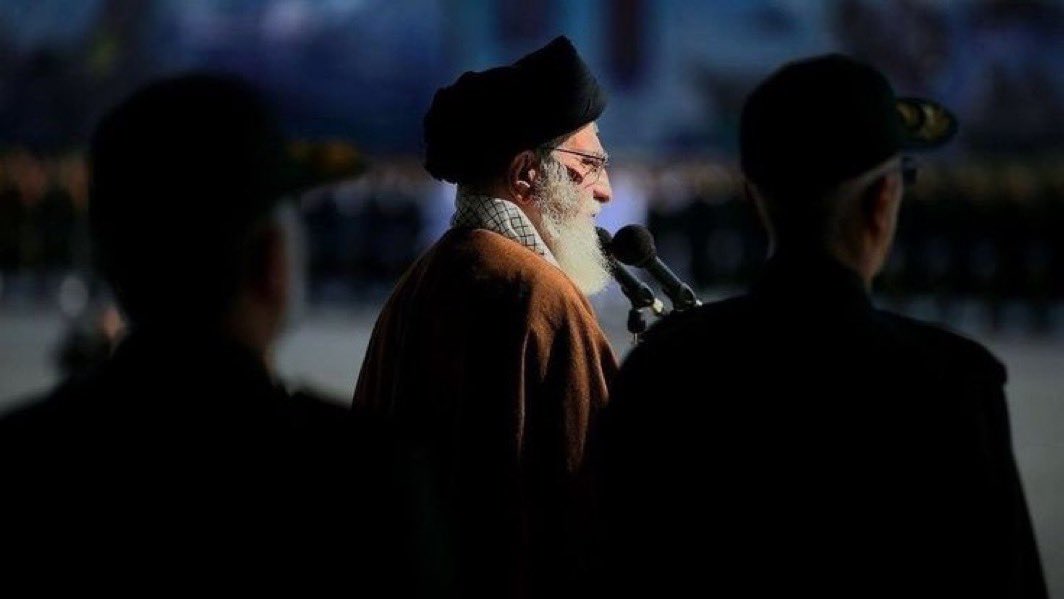 ALI_AlSHMRRE's tweet photo. "فبربكم كيف لمثله أن يُذكر بالتاريخ دون ان يسبق اسمه كلمة الشهيد؟!" https://t.co/Xmzqhe0S95