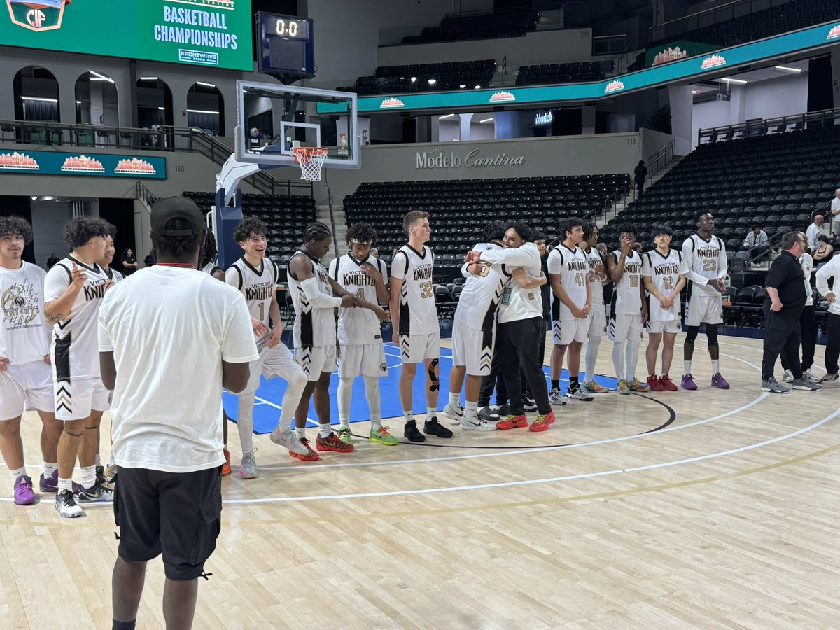 FullTimeHoops1's tweet photo. Final, CIF Open Division Championship 

(2) Victory Christian 57, (4) Francis Parker 54

Knights get 20 points from senior DJ Humphries, capping the Knights ascent from small school standout to tops of San Diego. https://t.co/TceP8xLovi