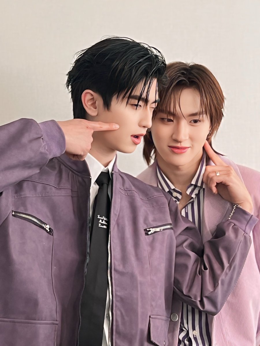 แอดมินตื่นแล้ว ชาวปู๊นตื่นยังค้าบบบ มารับความสดใสของโทมัสก้องกันน้าาา🤗☀️

RIKU X ThomasKong
#RikuOnGlowxThomasKong