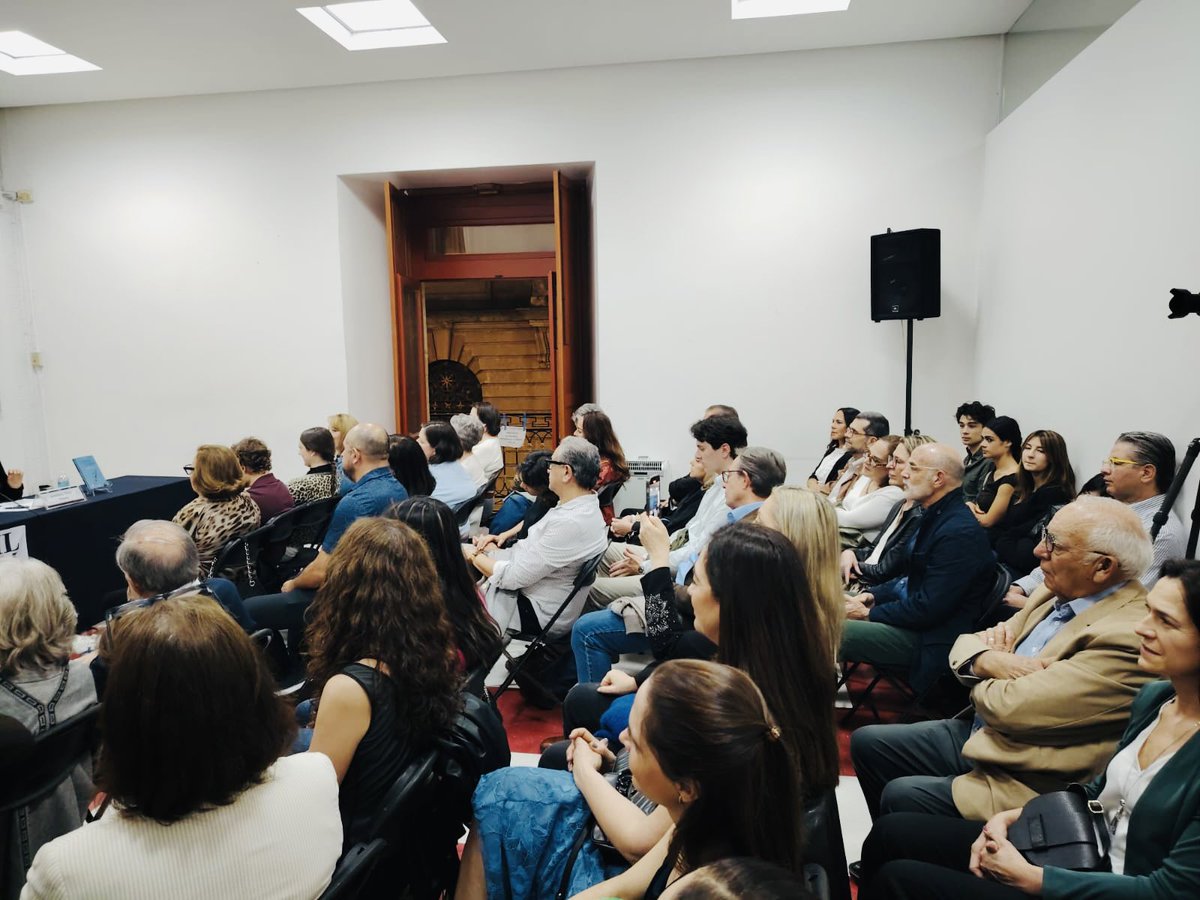 Así fue el lanzamiento de “Contratiempos” de Carlota Peón durante la <a href="/FILMineria/">FIL Minería</a> . Nos acompañaron Antonia Ortiz y Norma Blanco.

Gracias por estar con nosotros. 

#Textofilia #filpm #filpm47 #carlotapeón #contratiempos