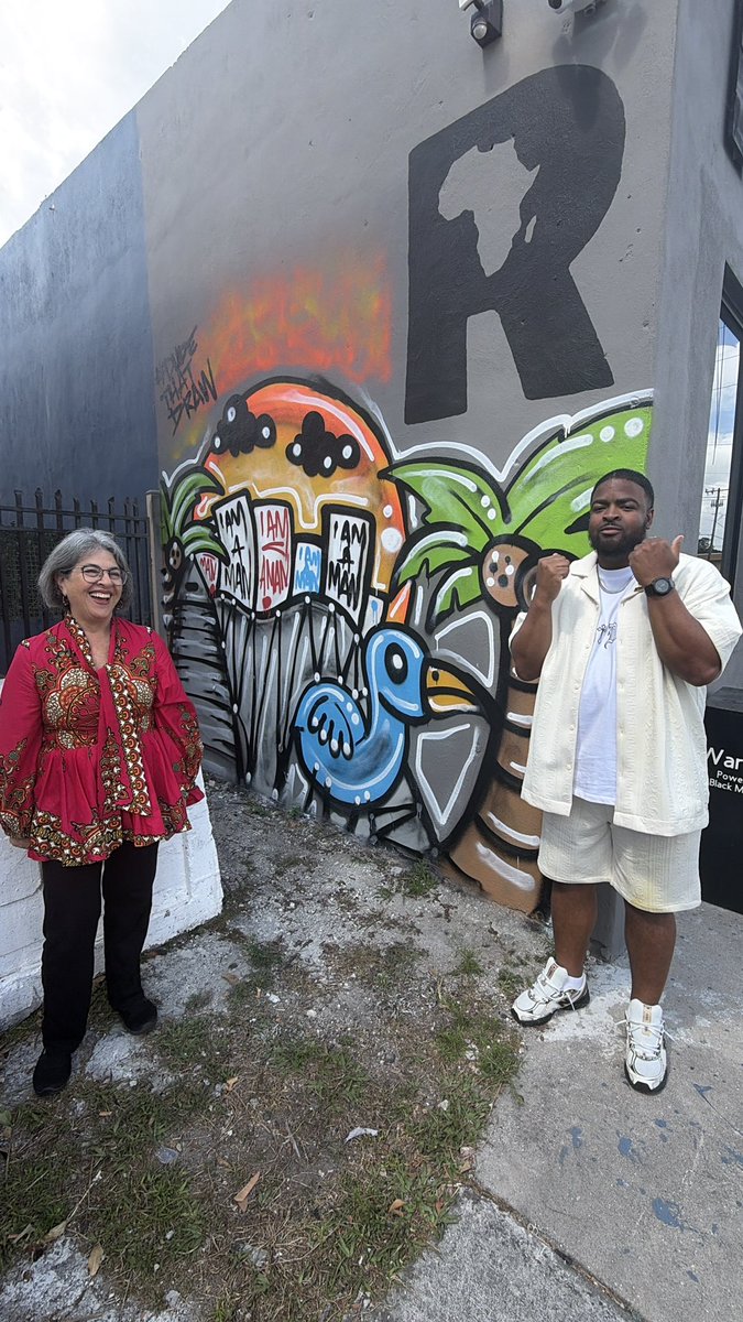 JrocJarvis's tweet photo. Painted my first mural in Miami Fl🌴🎨 https://t.co/uwCMWmuz41