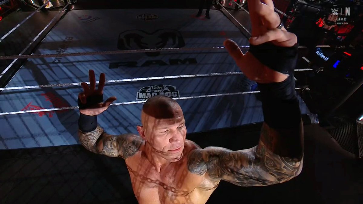 sinkonexttu's tweet image. not Sunghoon haciendo la pose d Randy Orton