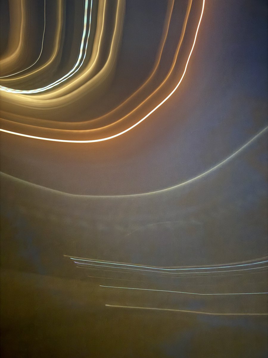TXSunriseSage's tweet photo. Image #1-3 planets(?) 🪐🌕
Image #2-7 planets(?) or me moving before the image was taken.😄
#planetaryparade #planetalignment #7planets #paradeofplanets https://t.co/cnffWJCQcy