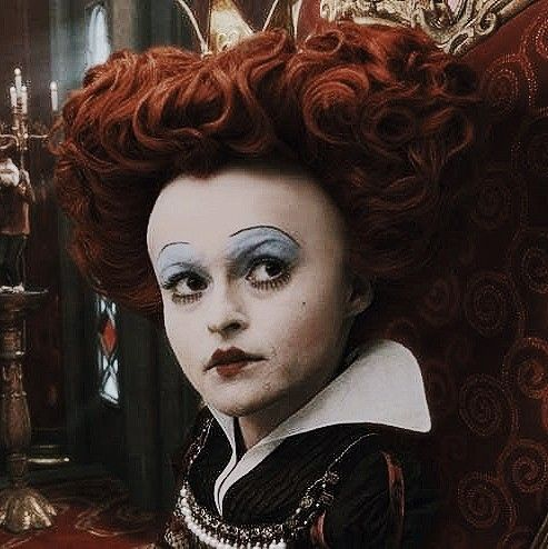 mhm_okayyy's tweet photo. Mr and Ms "off with their heads" #caius #theredqueen https://t.co/w9HTGb0NO1