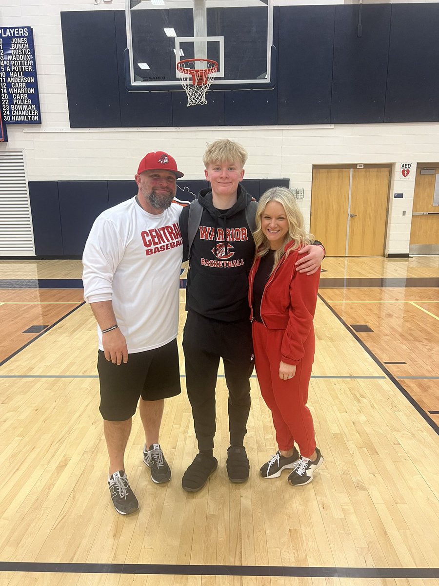 Kelly Foster tweet media