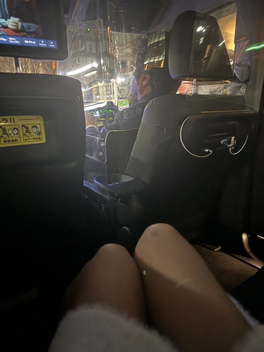 tsukika0210's tweet photo. 1日経っても怒りが治まらないので…
<ラファエルと河原の実態を暴露>

まず昨日2人にプライベートでご飯誘われて都内まで呼び出され終電のない深夜の1時すぎまで飲みに連れていっといてタク代も無し。
普通タク代って最低でも1万払うよね？
あいつら稼いでるのに実際はケチすぎて草 https://t.co/tmsBIRKHwY