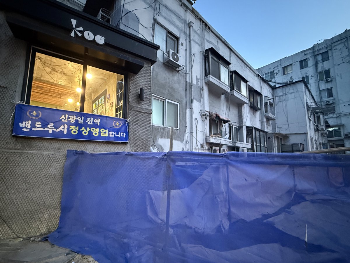 Fade into Bleu tweet media