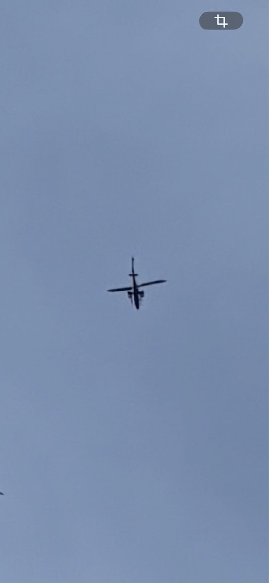 z1000_tm's tweet photo. 自衛隊ヘリの編隊飛行
攻撃ヘリもいたみたい https://t.co/VAViTXF8Y0
