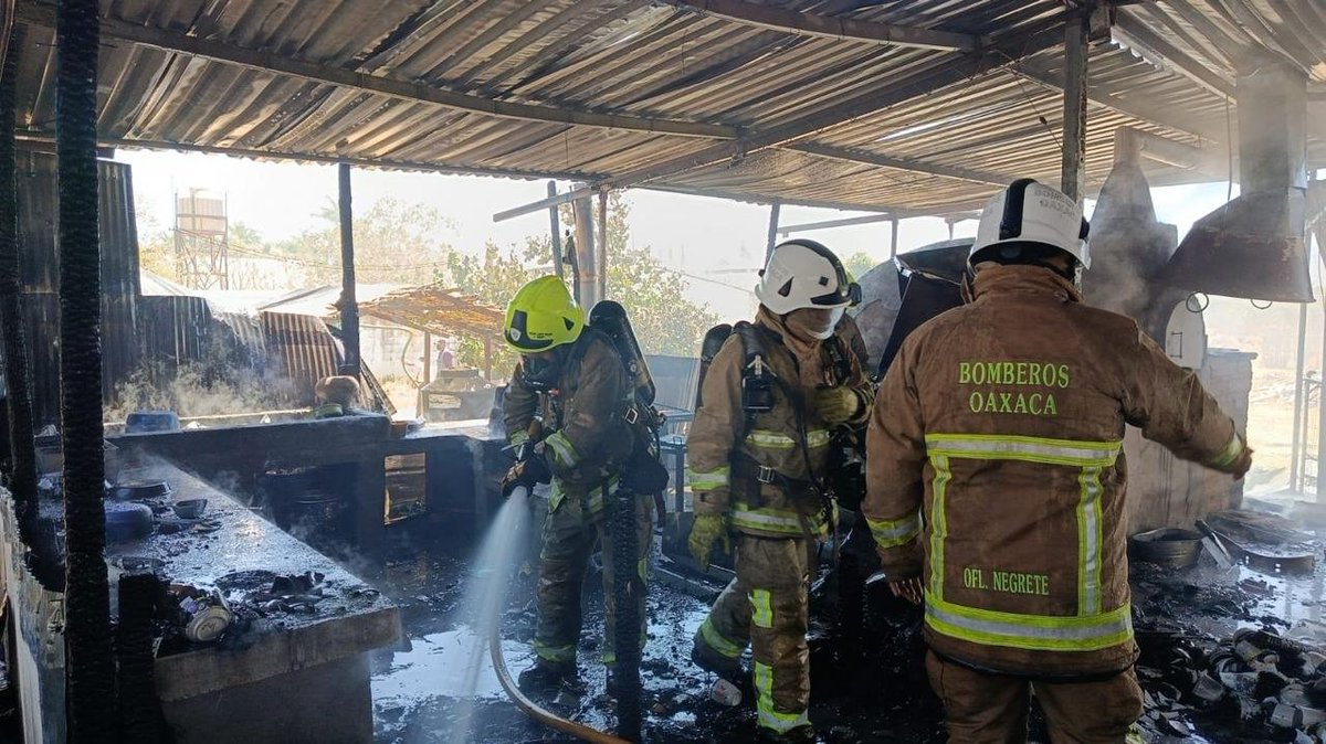 Sofoca Bomberos incendio en pizzería de Tlalixtac de Cabrera

Da click aquí 👇
facebook.com/share/p/18HKVT…

#Oaxaca #Noticias #Estados #Incendio