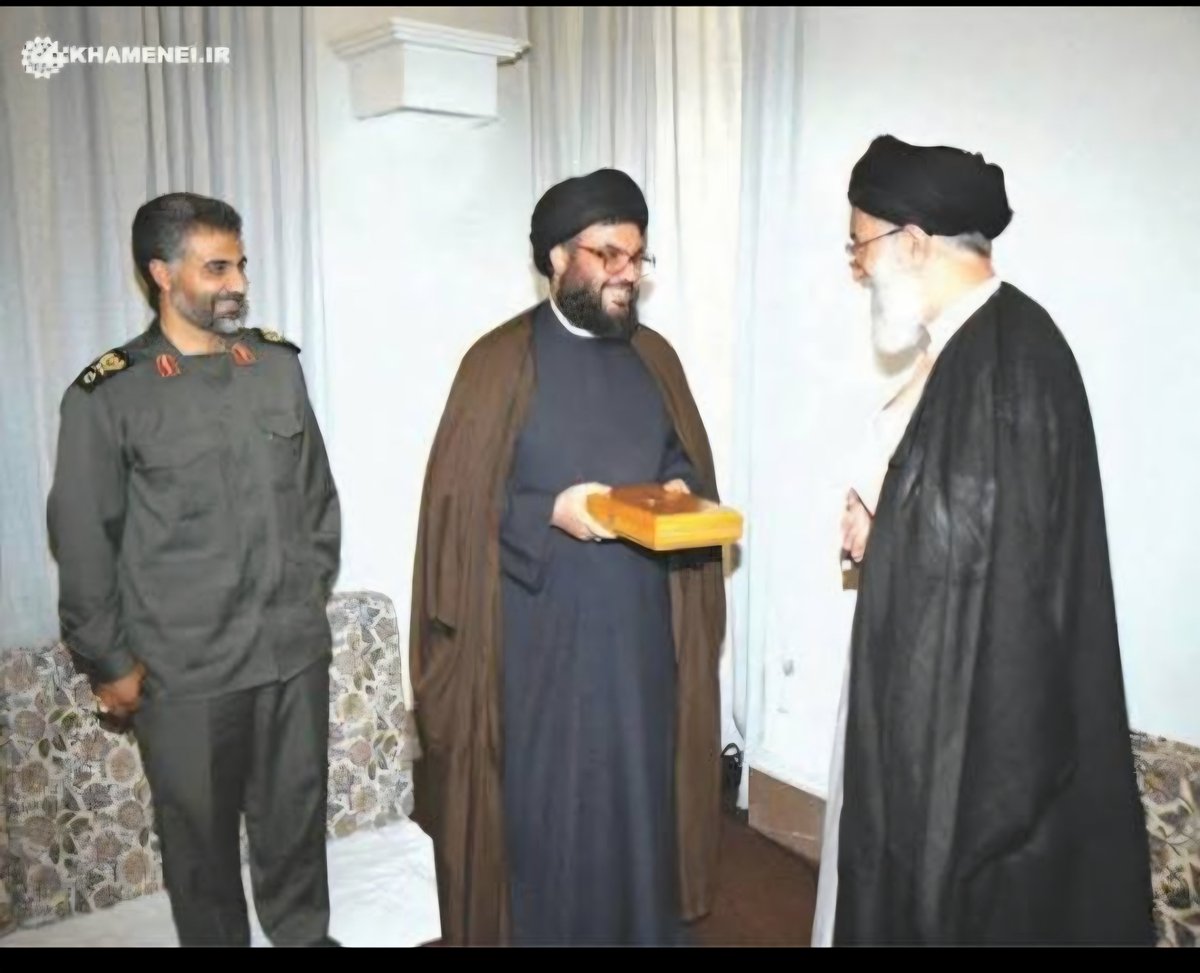 RezaVaisi's tweet photo. مثلث رجزخوان‌. یکی را ترامپ زد، یکی را نتانیاهو و آخری را شریکی زدند. عاقبت رجزخوانی ب��‌پشتوانه. https://t.co/lIRP12WWNQ