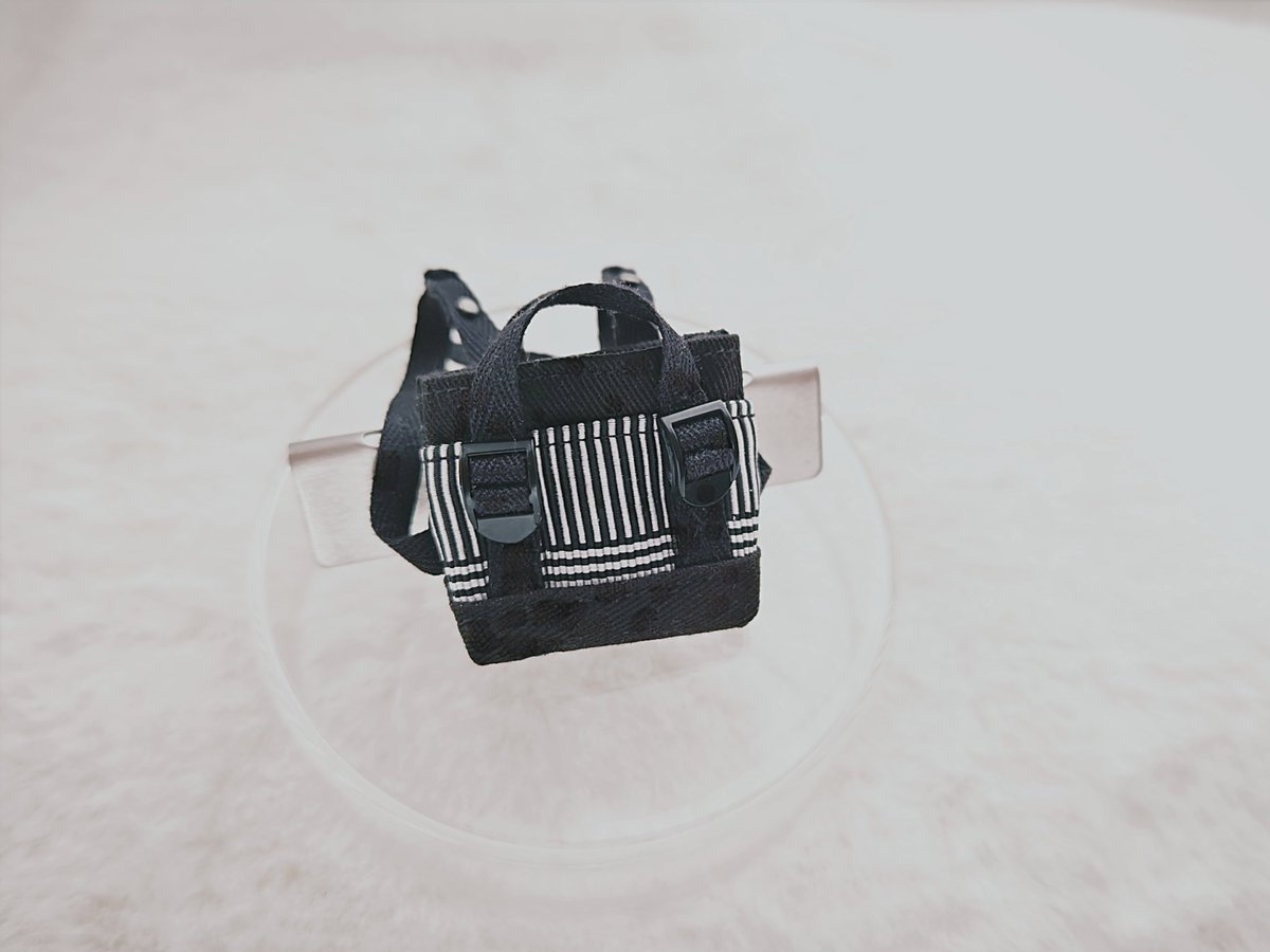 変更点！
トートバッグ型の横長
バックル
綿生地のベルト

ステッチは赤もいいね🤔