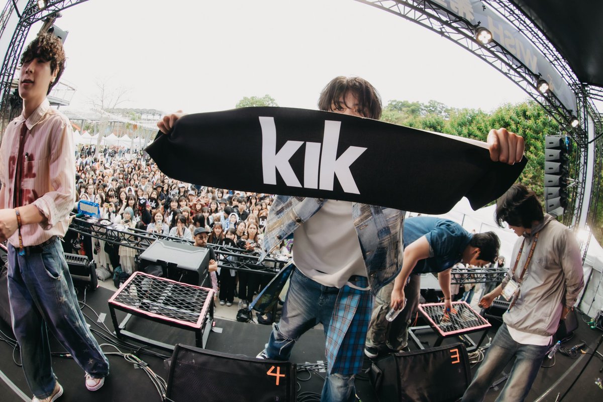 bandkikofficial's tweet image. KIK Asia Tour 2026 - TAICHUNG

Thank you, EMERGE FEST!

我們玩得非常開心!
你最喜歡哪一首歌？

01. 3333
02. piece of peace 
03. DIAMOND
04. bella
05. Sun
06. AH
07. Timer
08. SIMPLE

#KIK #KIKAsiaTour2026