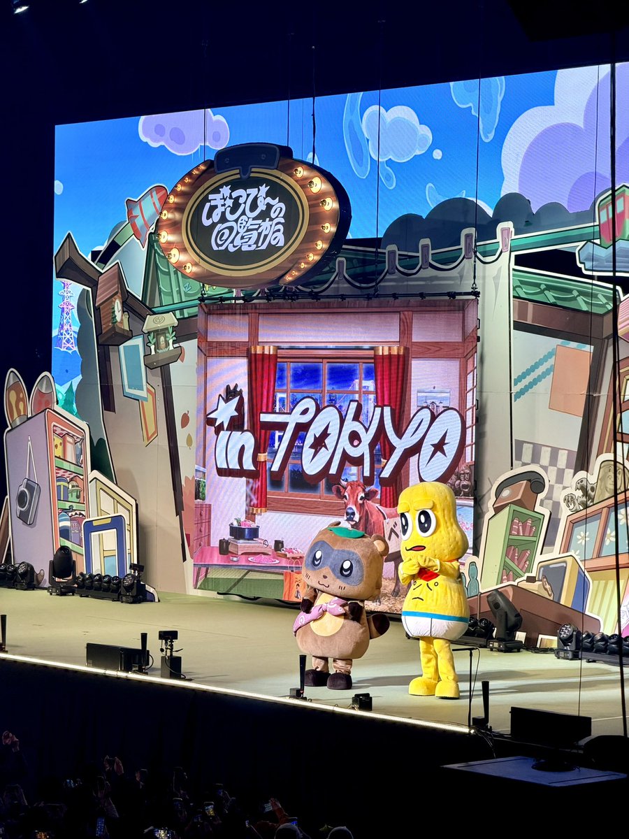 tomomomomon_i's tweet photo. 回覧板 in TOKYO めちゃ良かった〜！！！エモ！！！😭✨️

こんなにファンのことを思っていろいろ考えてくれるイベントは唯一無二無二だし、ただただこの2匹が毎日幸せに暮らしてほしい🙏✨️

 #ぽこぴーの回覧板 https://t.co/6qnP6stBY9