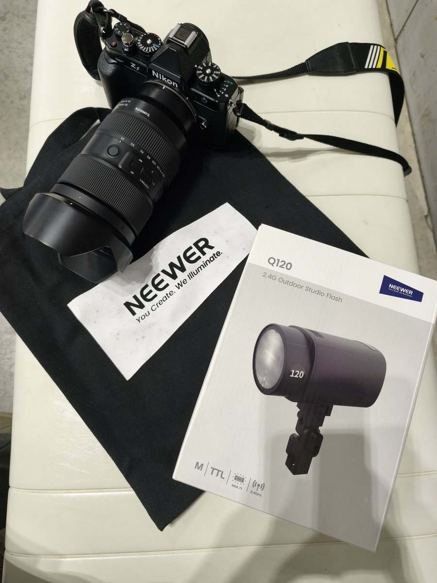 NEEWER Q120ゲット！
最近ストロボをNEEWERで揃えてた
小さなモノブロックも1つ欲しかったのだがCP+でまだ日本未発売（アリエクとかで買える）のQ120の展示があり最終日なら40%オフで売ってくれるとの事！

急遽、本日午前中にCP+に再訪して無事に格安でケットできました！

NEEWERさんありがとう！