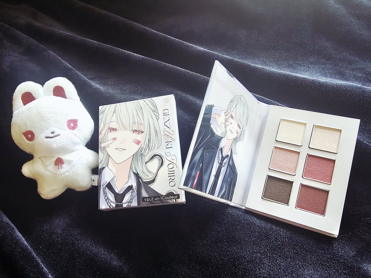 To_wa0103's tweet photo. 弦月のコスメパレット届いてはぴ💕 https://t.co/K4DDbHYPqF