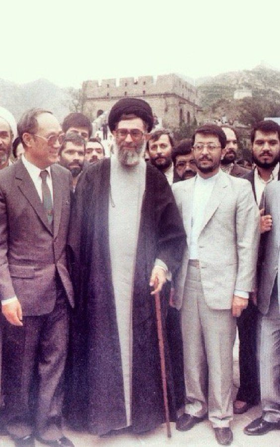 shen_shiwei's tweet photo. On May 1989, #Iranian President Ali Khamenei visited 🇨🇳China and took a tour to the Great Wall in Beijing.

Later, he left China to🇰🇵#NorthKorea and then returned to Iran.

The very next month, Ayatollah Khomeini passed away, and Khamenei became the Supreme Leader, and has never left #Iran for any foreign trip.

His visits to China and North Korea became his last foreign visits.