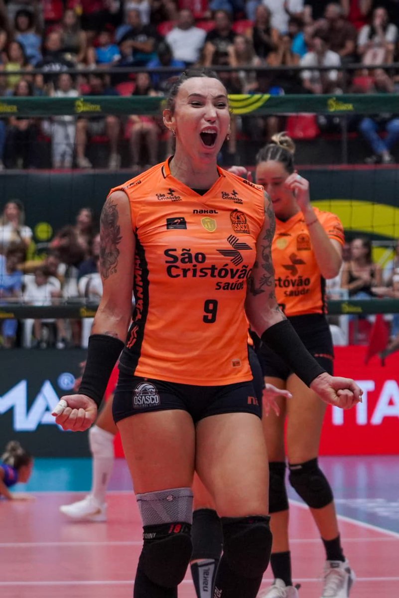 OsascoVC's tweet photo. Tem algumas coisas que a gente não explica, se sente. Uma delas é o OSASCOOOO!!!!😍🥰

FAMÍLIA OZ, É NOSSOOOOOOO!!!!

🏆🏆🏆🏆🏆🏐

SEMPRE #JuntosPorOsasco 👊

📸 @OsascoVC  - Carol__fotografia https://t.co/XunjHeMOIY