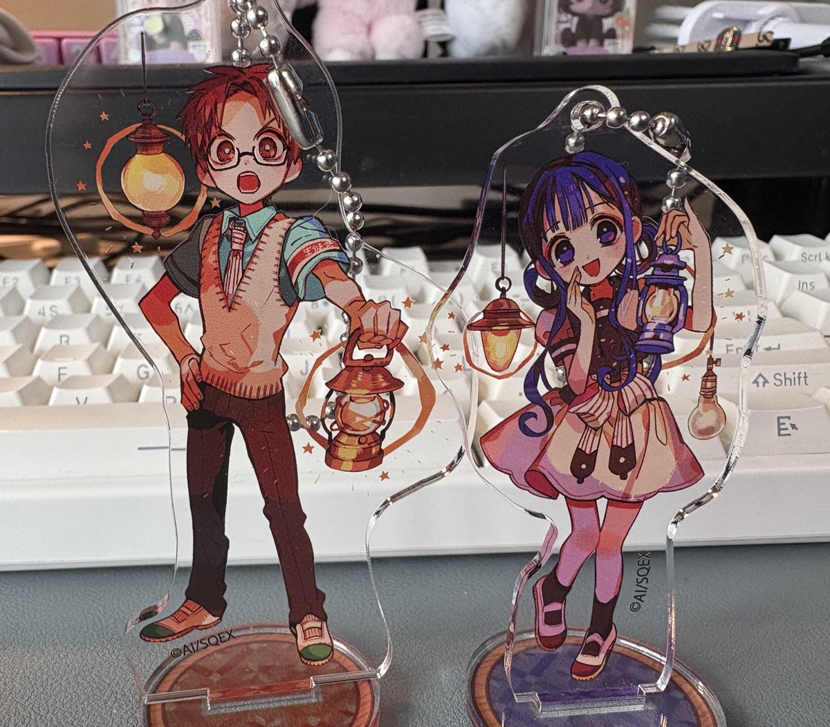 여러분 제가
“ 아카아오 등불 아크릴 ”
을 가지고 있는 사람으로 보이시나요