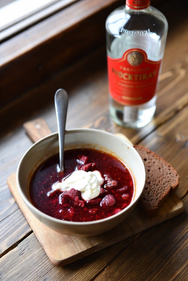 makefreethrows's tweet photo. borscht &amp; a bottle of vodka https://t.co/6BtkLe87BN