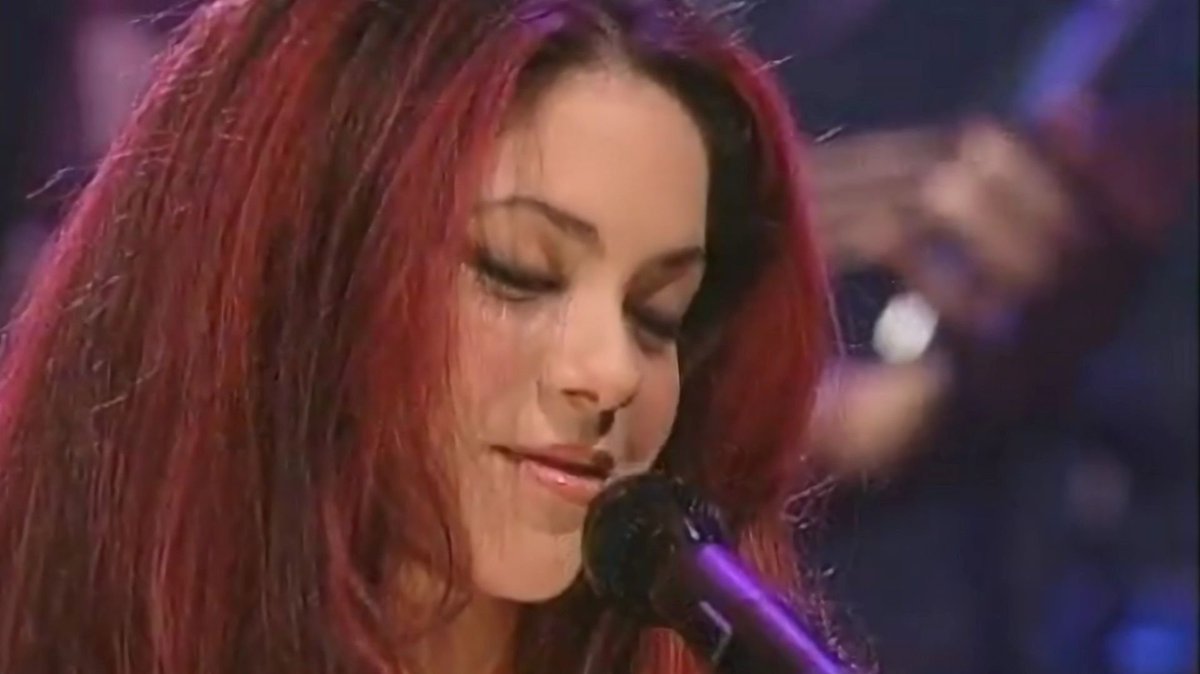 ShakImpDorado's tweet photo. Hace 26 años se publicaba el MTV Unplugged de Shakira, siendo su primer álbum en vivo. Grabado en Agosto de 1999 en Nueva York, le otorgó a Shakira su primer Grammy Award. Se estiman ventas superiores a los 5 millones de copias, siendo la antesala de su exitoso crossover. https://t.co/gkOBCYudr9