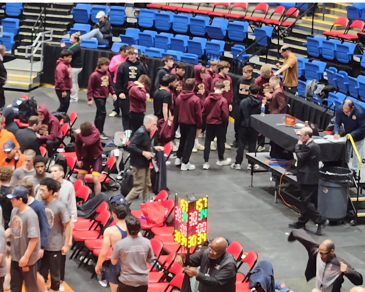 StCharlesEast's tweet image. Congratulations go out to @STCE_Wrestling, @CoachJPotter, &amp;amp; his coaching staff with a huge 34-30 win in securing 3rd Place in the @IHSA_IL 3A State Finals. #SaintsPride⚜️ @Joe_Barczak @STCEathletics