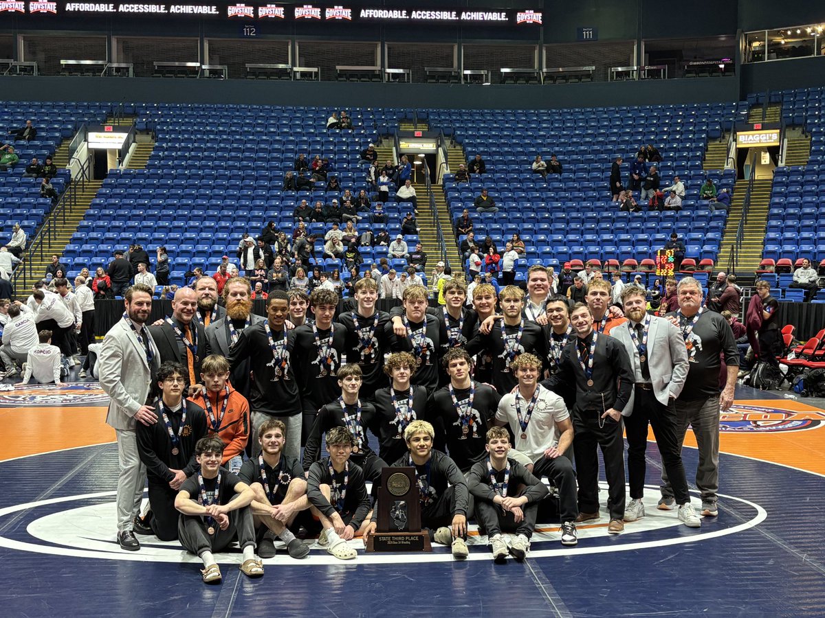 StCharlesEast's tweet image. Congratulations go out to @STCE_Wrestling, @CoachJPotter, &amp;amp; his coaching staff with a huge 34-30 win in securing 3rd Place in the @IHSA_IL 3A State Finals. #SaintsPride⚜️ @Joe_Barczak @STCEathletics