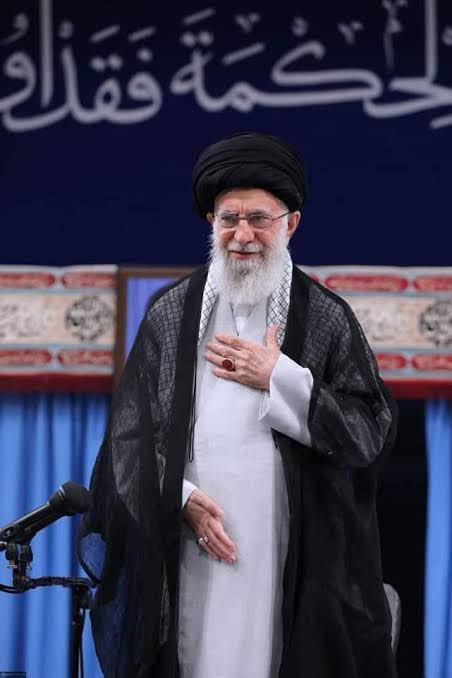 انا للّٰہ وانا الیہ راجعون 
The Leader of the Islamic Revolution of Iran, Imam Khamenei, has been martyred.
#iran
#AyatollahKhomeini