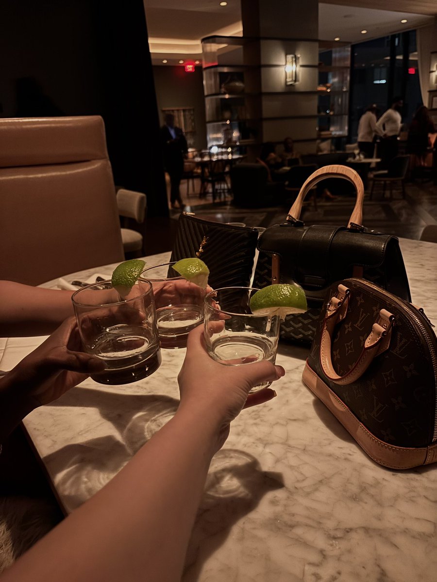 heyhoneyrae's tweet photo. This + girl talk 🥂 https://t.co/nKzxkxN2sl