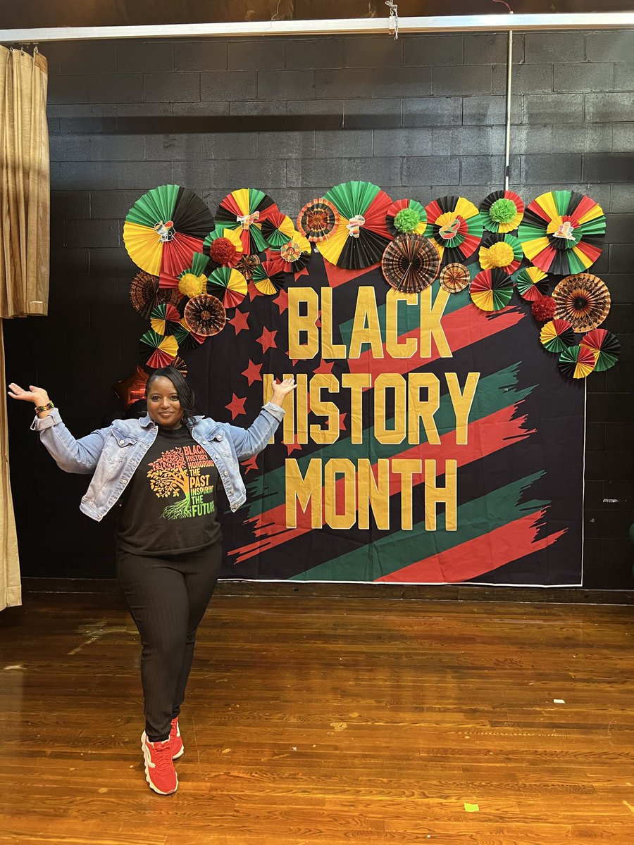 TigersLMCAldine's tweet photo. Line dancing with my favorite team @Thompson_Aldine !!! @AldineISD #BlackHistoryProgram #SurprisePerformance #TeachersGotTalent #AldineStory https://t.co/hkT2twusT2