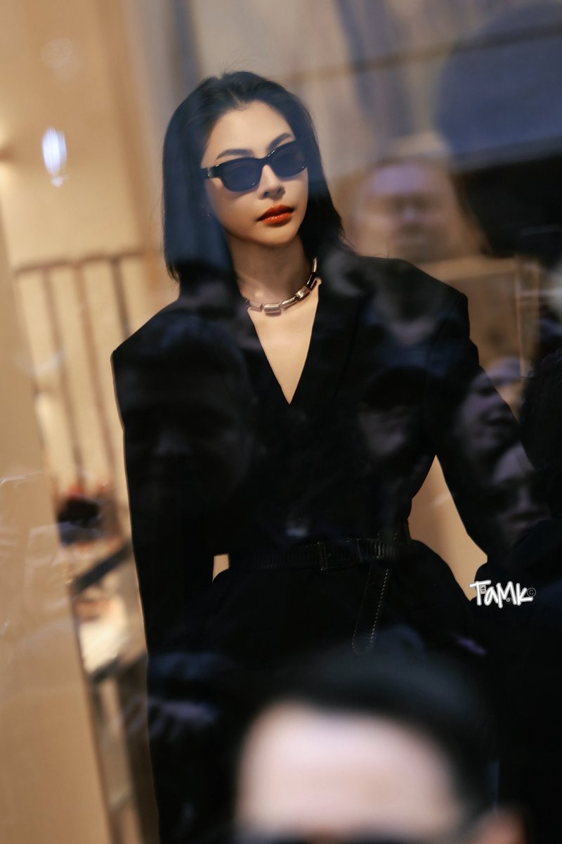 The mafia boss 🖤✨

FAYE AT MFW X FERRAGAMO
#FerragamoFW26xFaye #FayePeraya