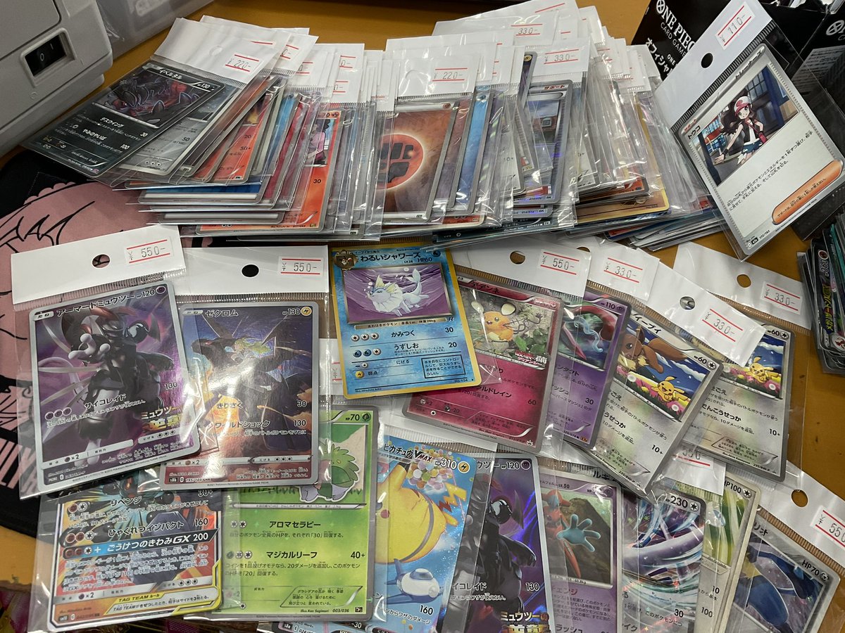 ジャンルごちゃ混ぜですが ポケモンカードのキズあり品を特価で大量に