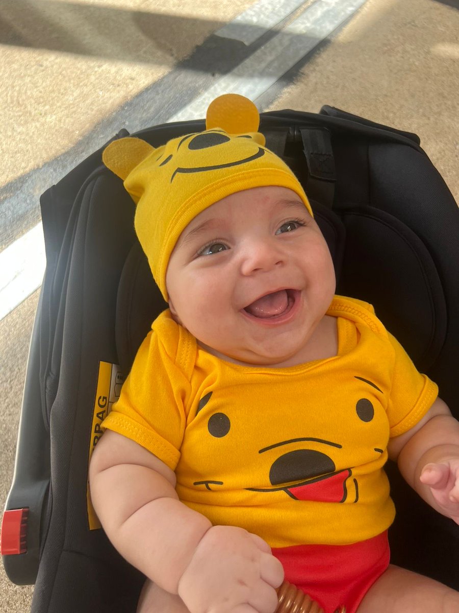 ThayResend's tweet photo. Pode falar tudo de mim, menos que eu tenho filho feio 🤌🏻😌 https://t.co/bbI8HF7WvF