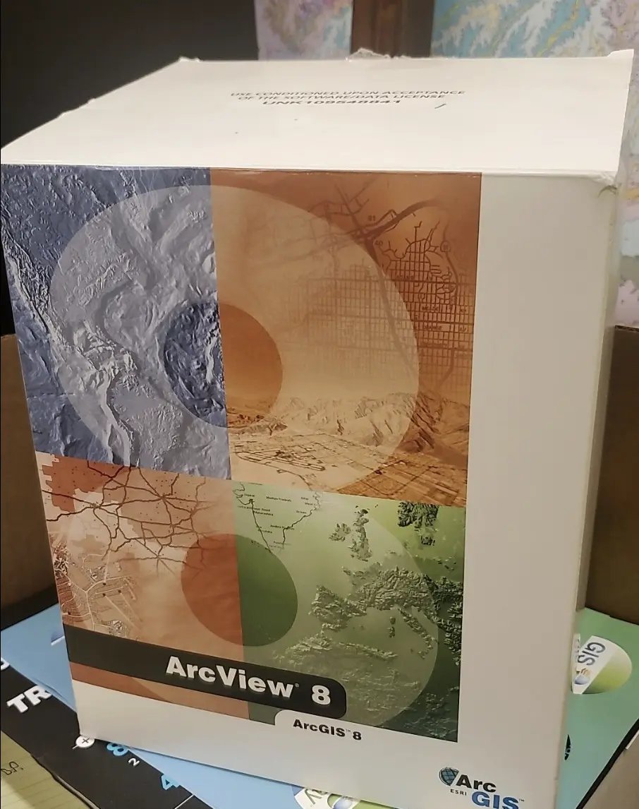 📅 March 1, 2026, marks the end of an era: official support for ArcGIS Desktop has ended.

From Arc/Info in 1982 to ArcMap, it accompanied a generation of GIS professionals through their first map and first analysis. Now, it's time to say goodbye.

#ArcGISDesktop #ArcGISPro #QGIS