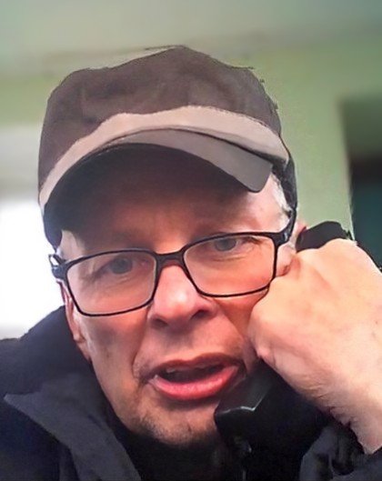 Михаил Кригер.
Легенда политактивизма. Политзэк. Дядя политзэка Артема Кригера
Человек слова.Человек дела. Человек несгибаемой воли. 7 лет за угрозы Путину в фейсбуке. 50 дней держал голодовку, протестуя против изоляции.

Сбор на адвоката для Михаила Кригера в 1ом реплае.