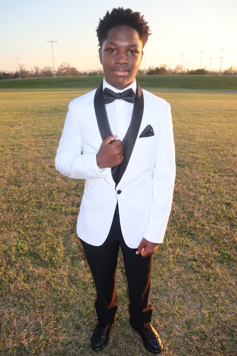 kjmosley011's tweet photo. 8th Grade Prom #ClassicMan 🐻❄️ #BrightFuture c/o 2030 https://t.co/kPaXEl56P8