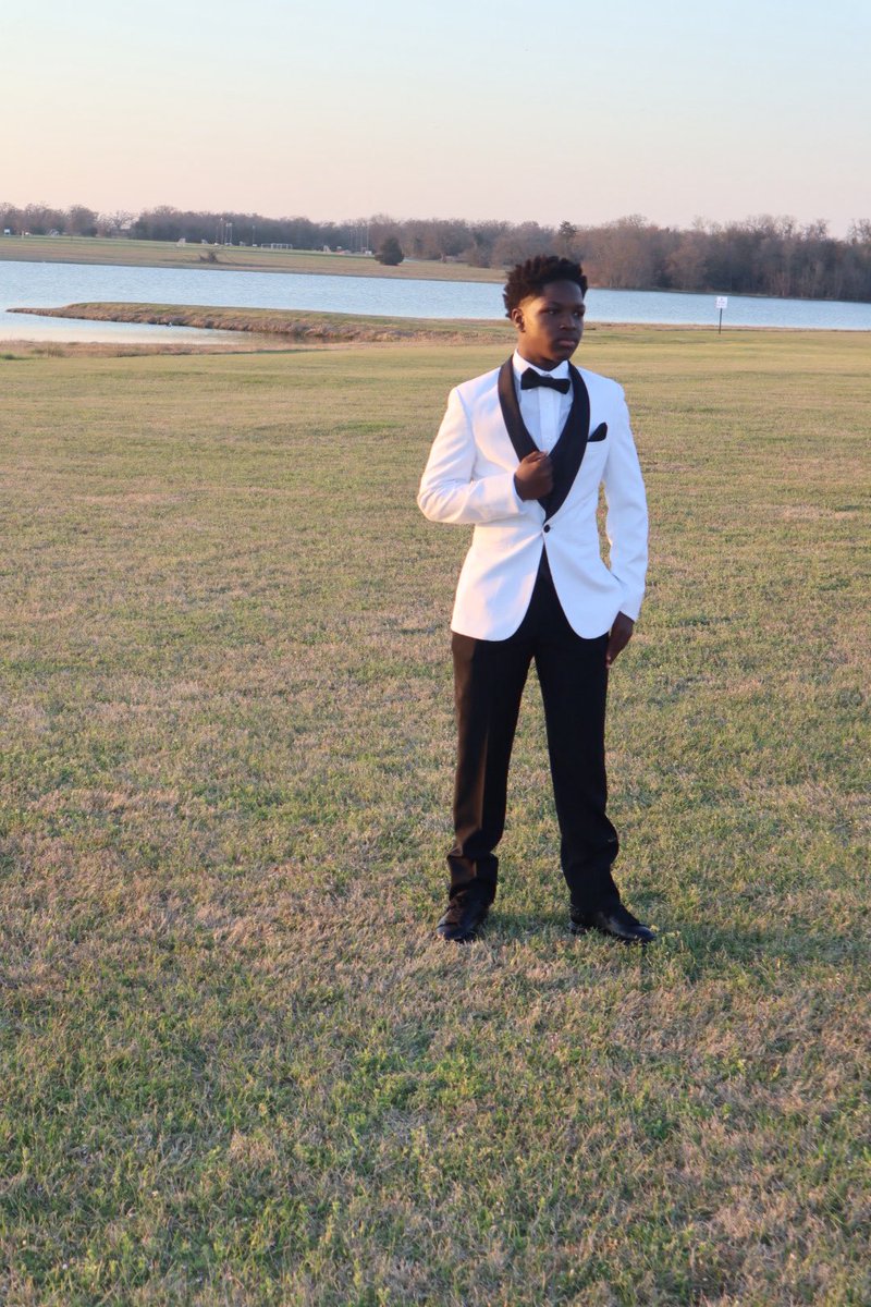 kjmosley011's tweet photo. 8th Grade Prom #ClassicMan 🐻❄️ #BrightFuture c/o 2030 https://t.co/kPaXEl56P8