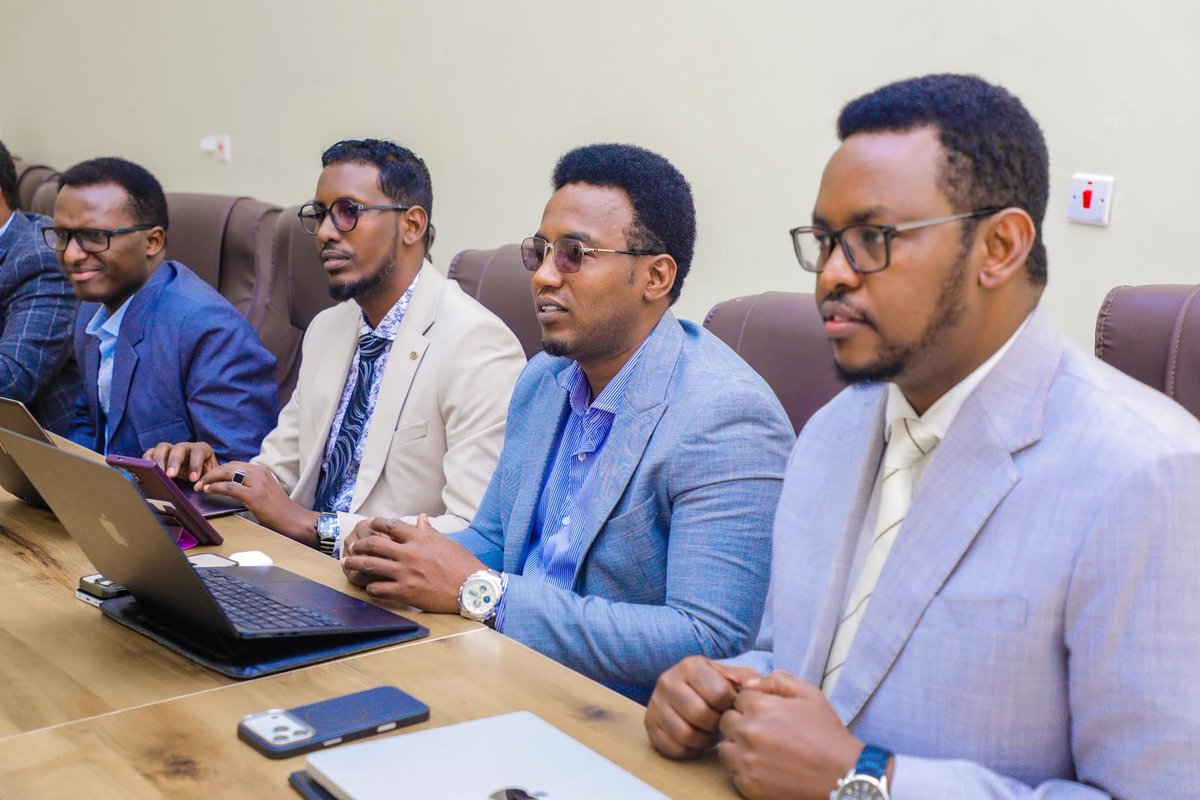 MoH_Galmudug's tweet photo. Dr. Abdiwali Ahmed, DG of the @MoH_Galmudug, attended the Directors General meeting of the Galmudug State, focusing on improving service delivery, strengthening governance, addressing drought challenges, and advancing the Green Galmudug agenda. https://t.co/XX9epOirRI
