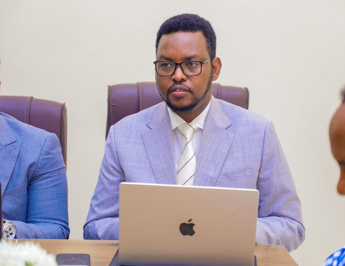 MoH_Galmudug's tweet photo. Dr. Abdiwali Ahmed, DG of the @MoH_Galmudug, attended the Directors General meeting of the Galmudug State, focusing on improving service delivery, strengthening governance, addressing drought challenges, and advancing the Green Galmudug agenda. https://t.co/XX9epOirRI