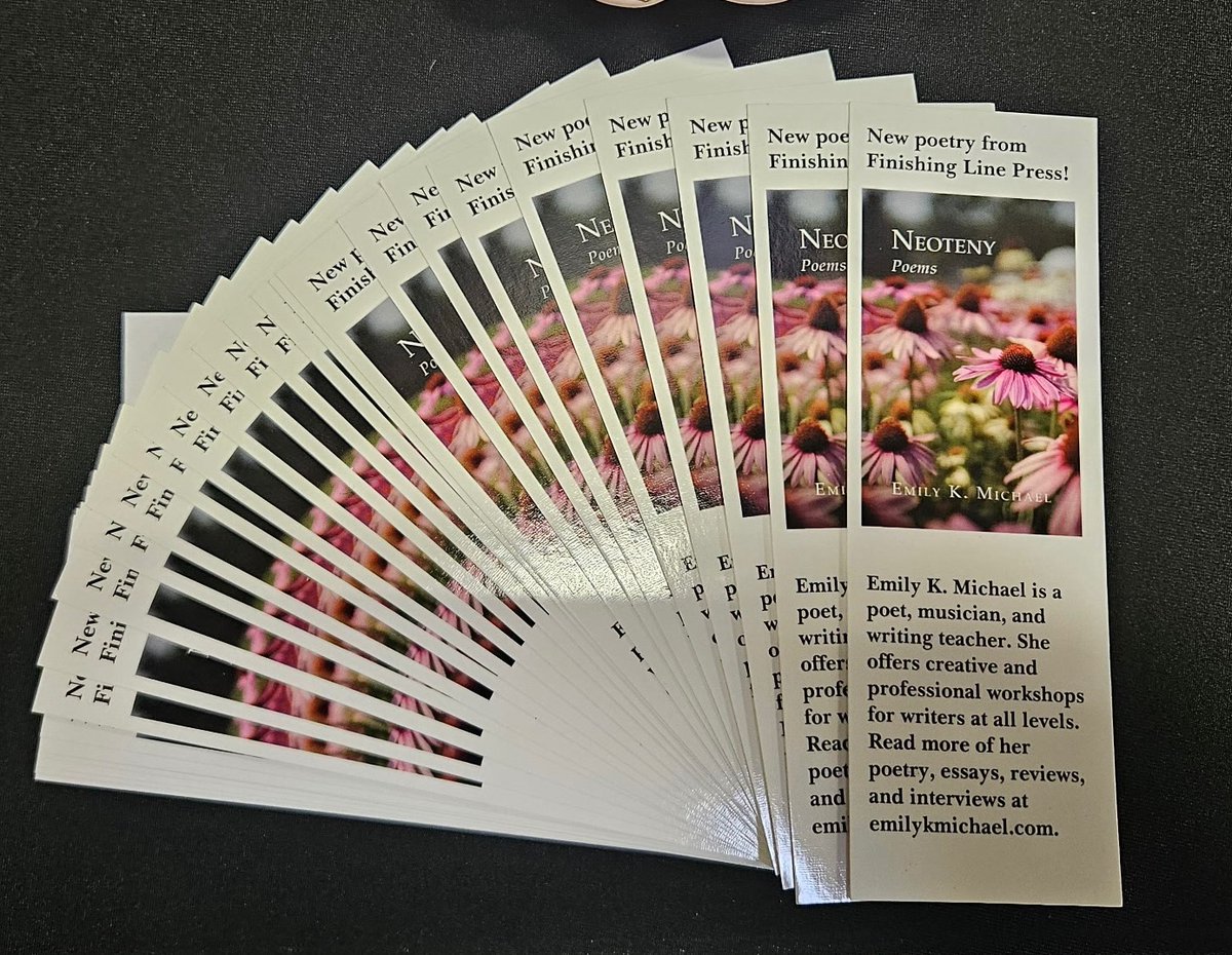 emilykmichael's tweet photo. I had a fabulous time at the 25th Anniversary @AmeliaBookFest today! I'm happy that #NeotenyPoems (@FLPress) has more readers! I met many kind people and had great chats with readers and writers. #poetry https://t.co/hJv79AlT6B