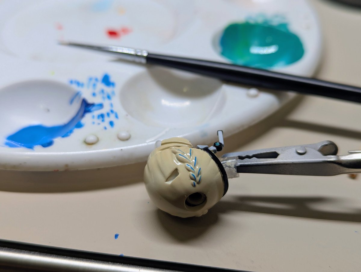L_Plamo's tweet photo. Hand brushing small details is always a challenge 😱
#Plamatea #BlueArchive https://t.co/4hxCn5hPnQ