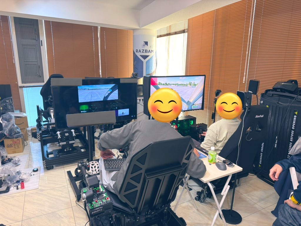 RazbamJapan's tweet photo. @OTARU_D_A_F さん主催でおこなわれたヘリシマーの交流会。ニッチだけど深掘りすると面白いジャンルです!フラシムを通じて空をより身近に🚁
#RAZBAMJAPAN #フライトシミュレーター https://t.co/3sPpUUq0fa