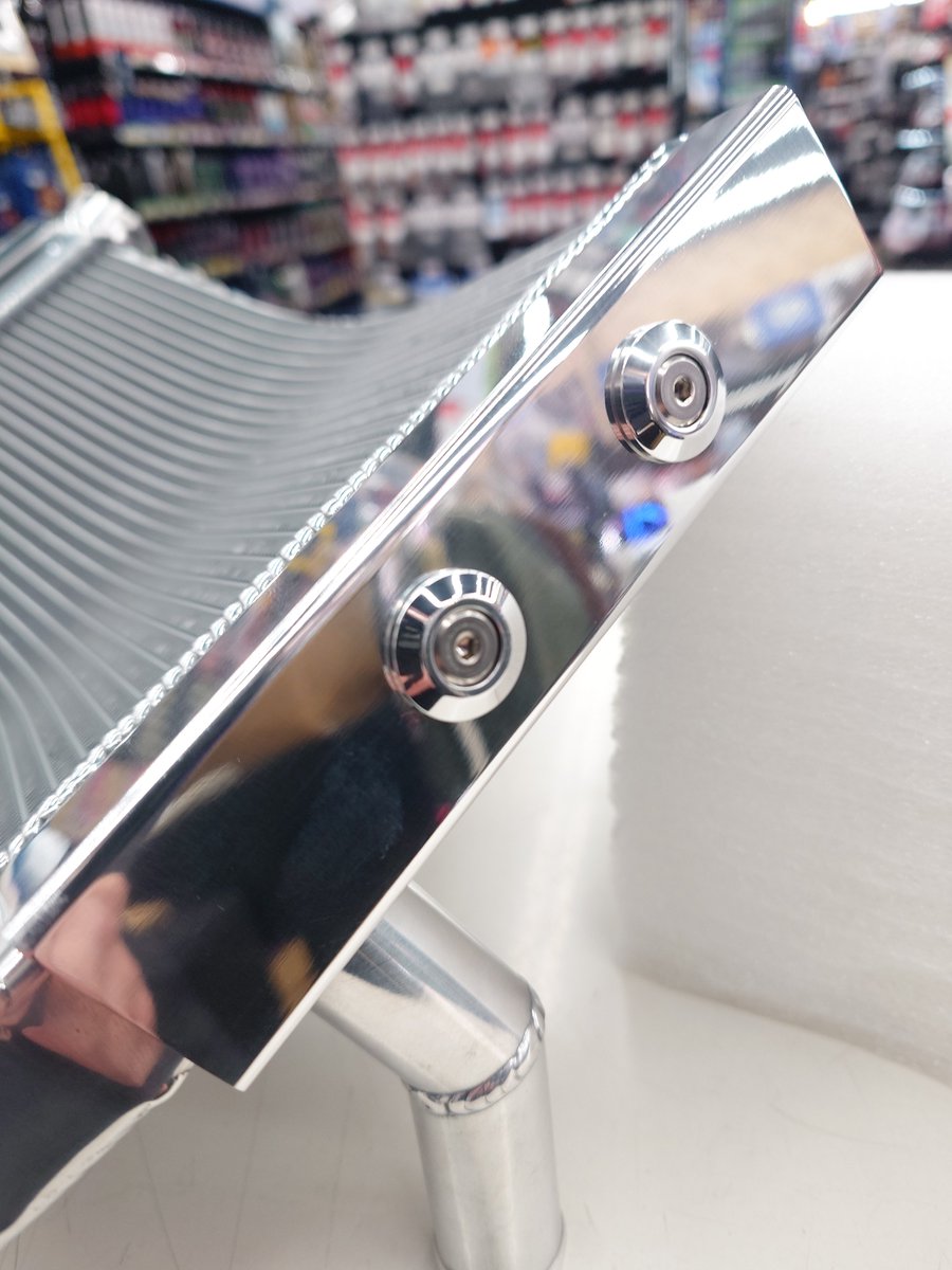 ナイトロレーシング😍 Z900RS用ワイドラジエターのポリッシュ加工